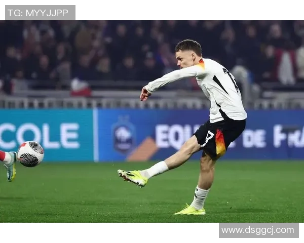 维尔茨足球鞋助力球星突破极限赛场表现引领潮流